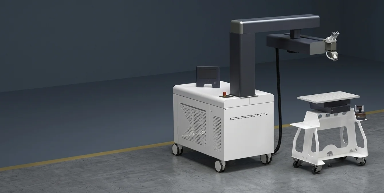 Mobile Nd:YAG-Laserschweißanlage Sineo Light in geräumiger Werkstatt mit gelber Bodenmarkierung Mobile Nd:YAG-Laserschweißanlage Sineo Light in geräumiger Werkstatt mit gelber Bodenmarkierung
