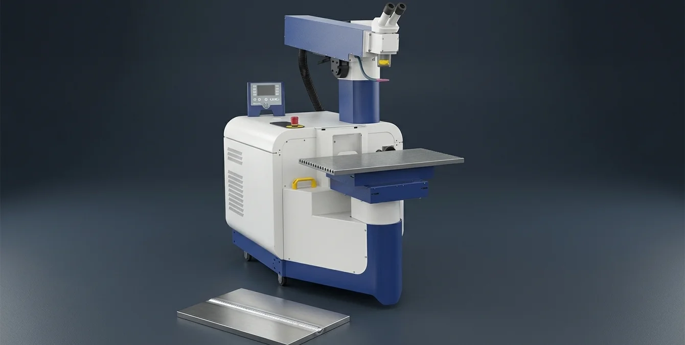 Sistema laser de fibra Sidanus Fibre numa área limpa, com uma placa de molde soldada impecavelmente em primeiro plano Sistema laser de fibra Sidanus Fibre numa área limpa, com uma placa de molde soldada impecavelmente em primeiro plano